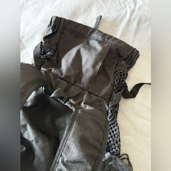 K9 Sport Sack | Dog Carrier Backpack (Medium, Air 2 - Jet Black) Pre-owned - Picture 5 of 10